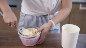 咸蛋黄冰淇淋冰皮月饼【曼食慢语】的做法 步骤13