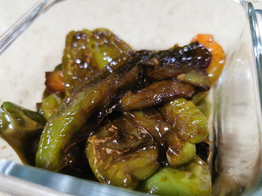 百吃不厌的糖醋虎皮青椒，有丰富的维C、膳食纤维，多吃益善