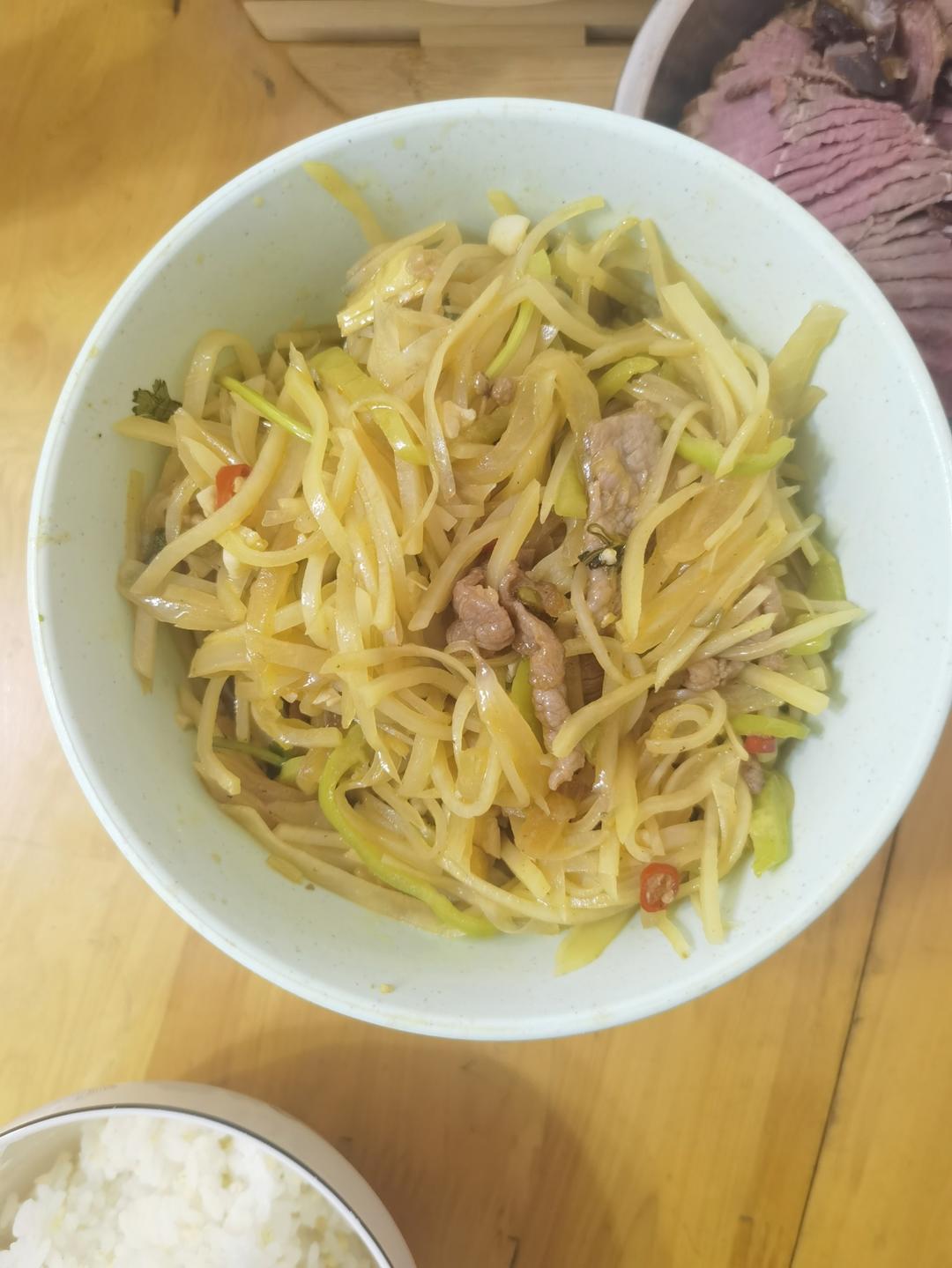 百吃不厌滴牛肉炒土豆丝～附带炒牛肉不老的方法（好吃到没朋友）