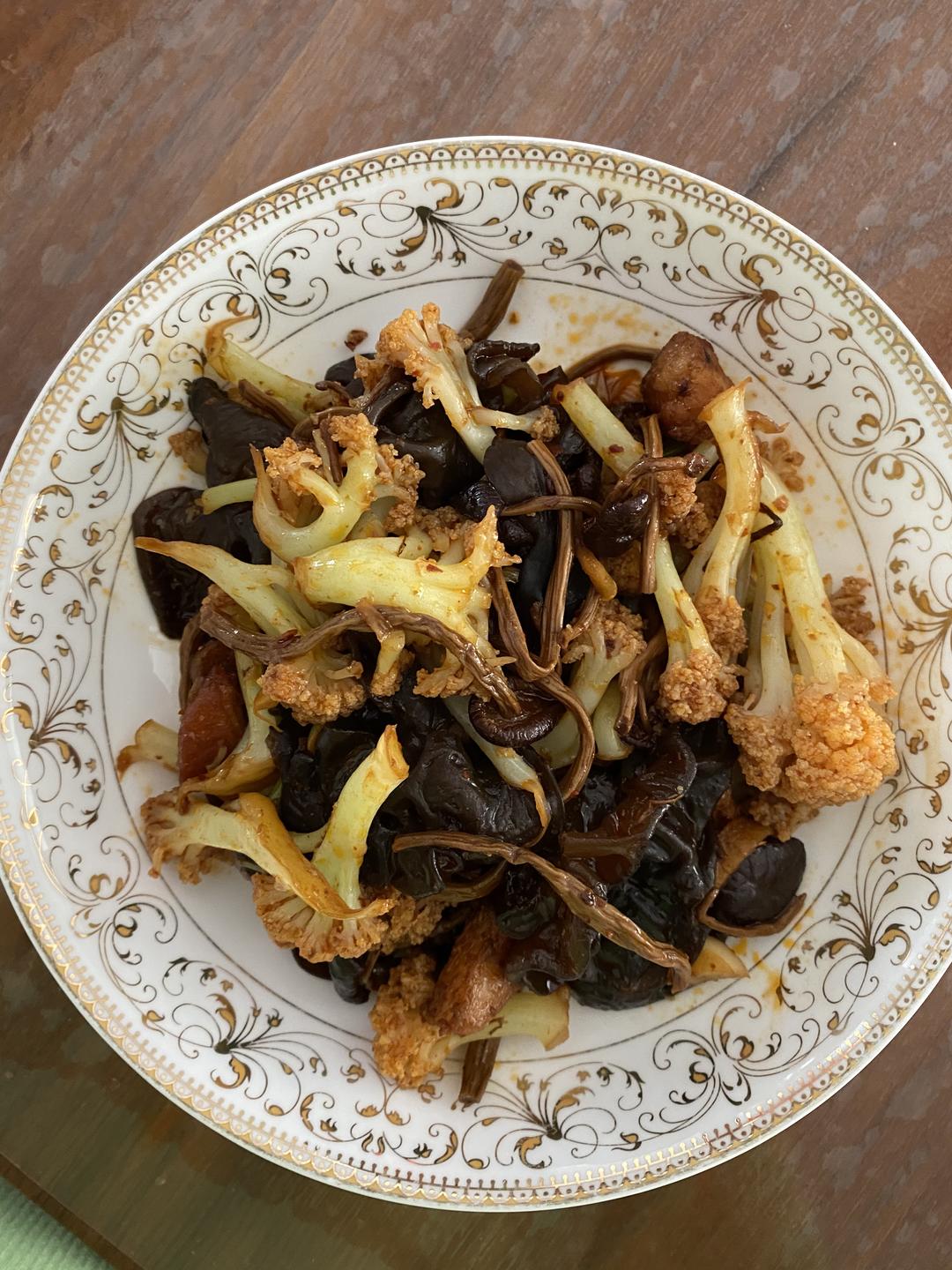 干锅茶树菇木耳菜花的做法