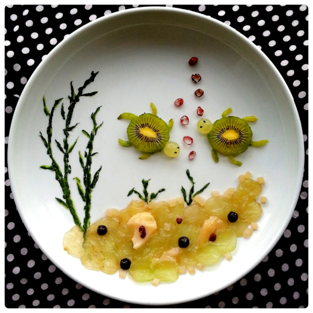 平静的双草做的教你轻松制作超可爱的小乌龟水果摆盘