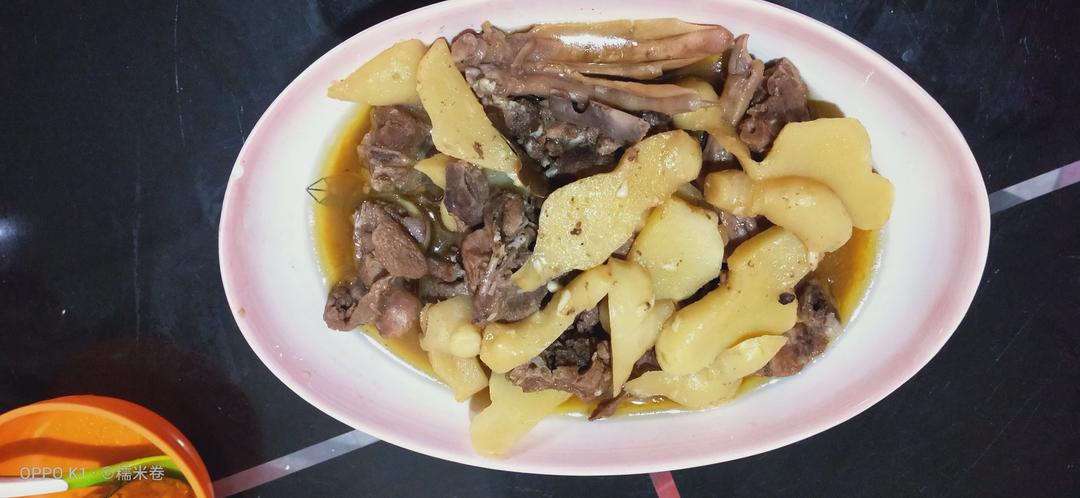 子姜焖鸭煲