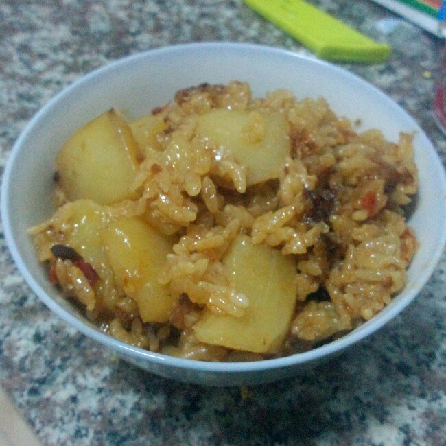 土豆焖饭（电饭锅版）