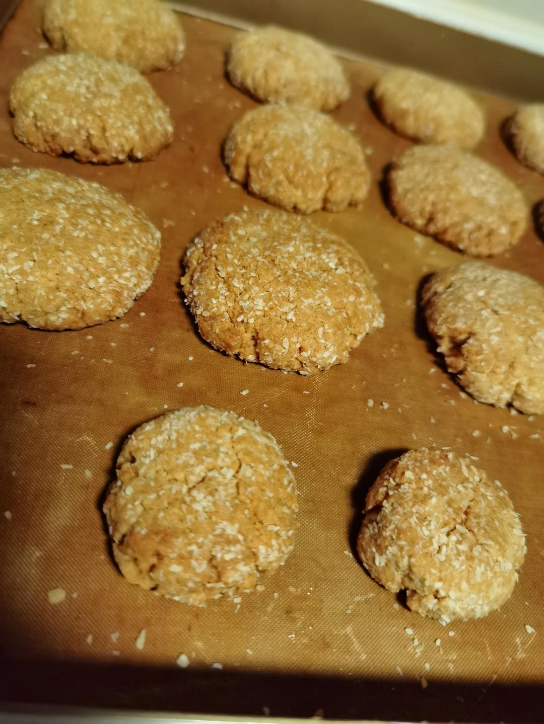 椰蓉酥，超级酥香酥脆，桃酥在旁边都黯然失色了😄消耗椰蓉
