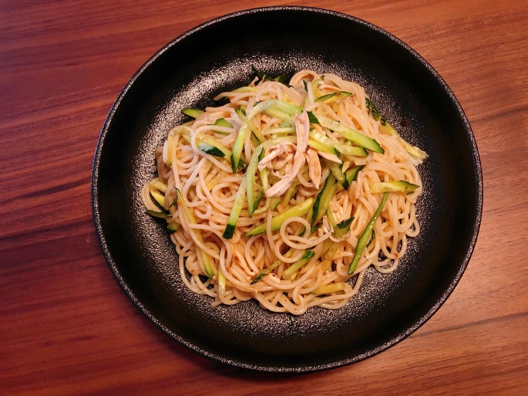 鸡丝凉面