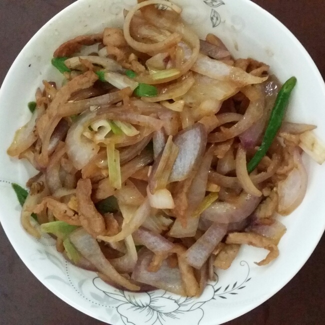 洋葱炒肉