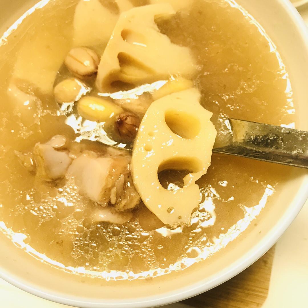 黄豆花生猪脚汤
