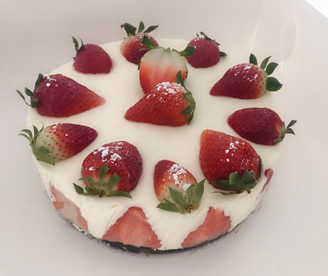 悄悄做的奥利奥草莓酸奶慕斯蛋糕6寸