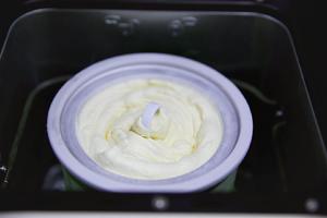 自制冰淇淋中的爱马仕---猫山王榴莲冰淇淋的做法 步骤13