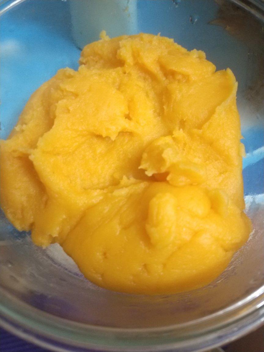 吃不够的金沙奶黄月饼