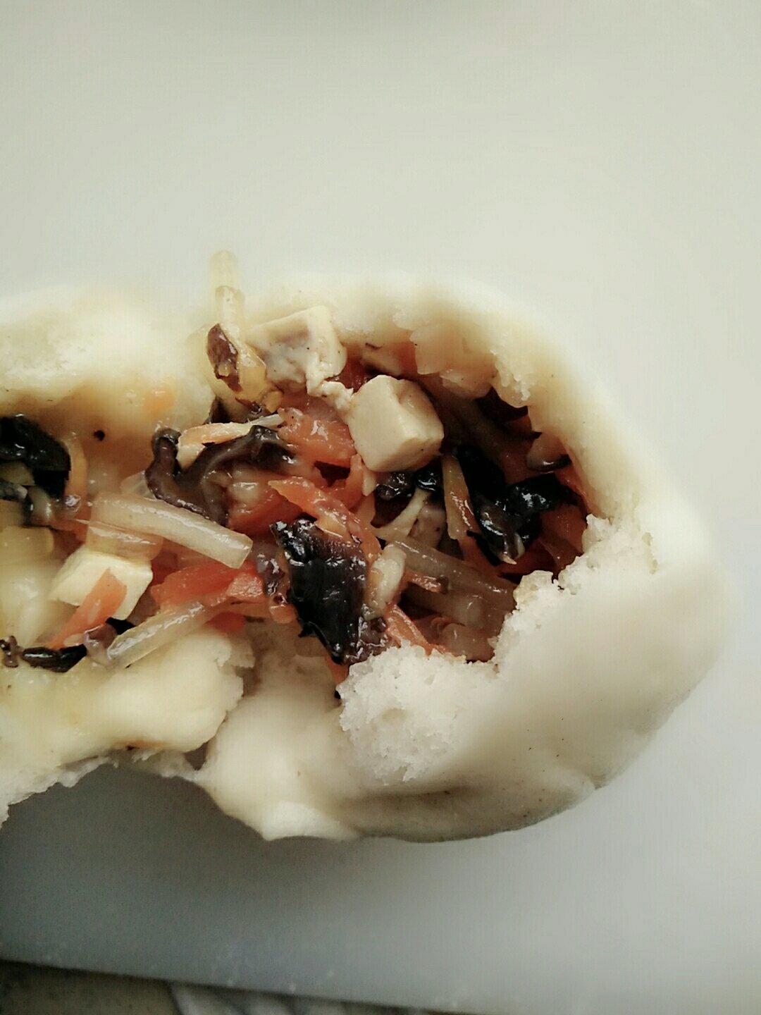 胡萝卜木耳鸡蛋素包子