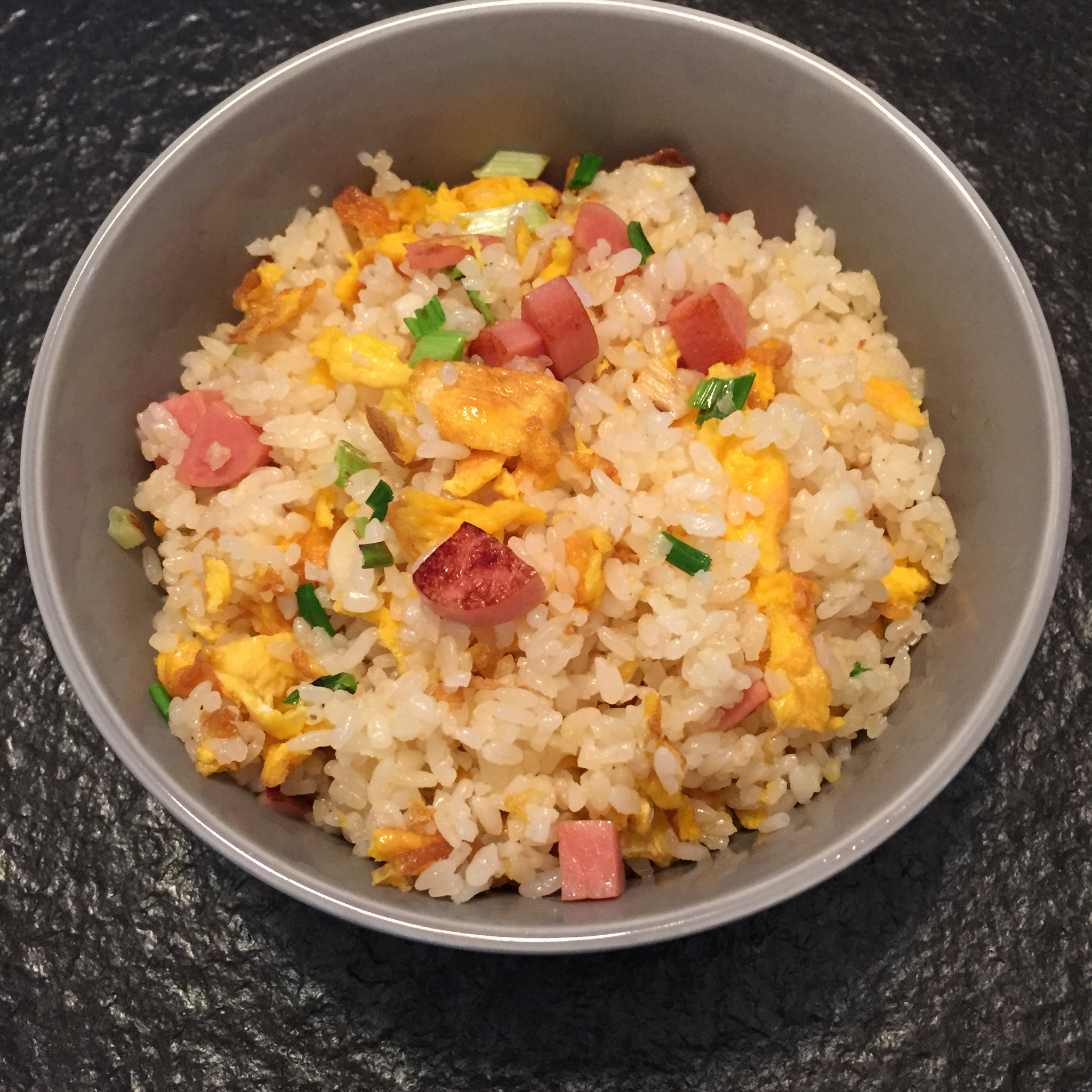 宝妹阿达做的香肠蛋炒饭