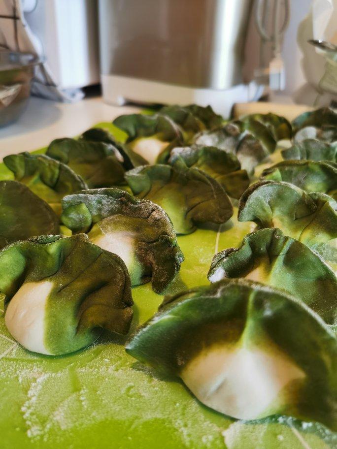 翡翠白玉白菜饺子详细版（附翡翠白玉白菜饺子包法，翡翠白玉饺子皮两种制法，面包机和面，翡翠白玉烧卖，各种馅料搭配）