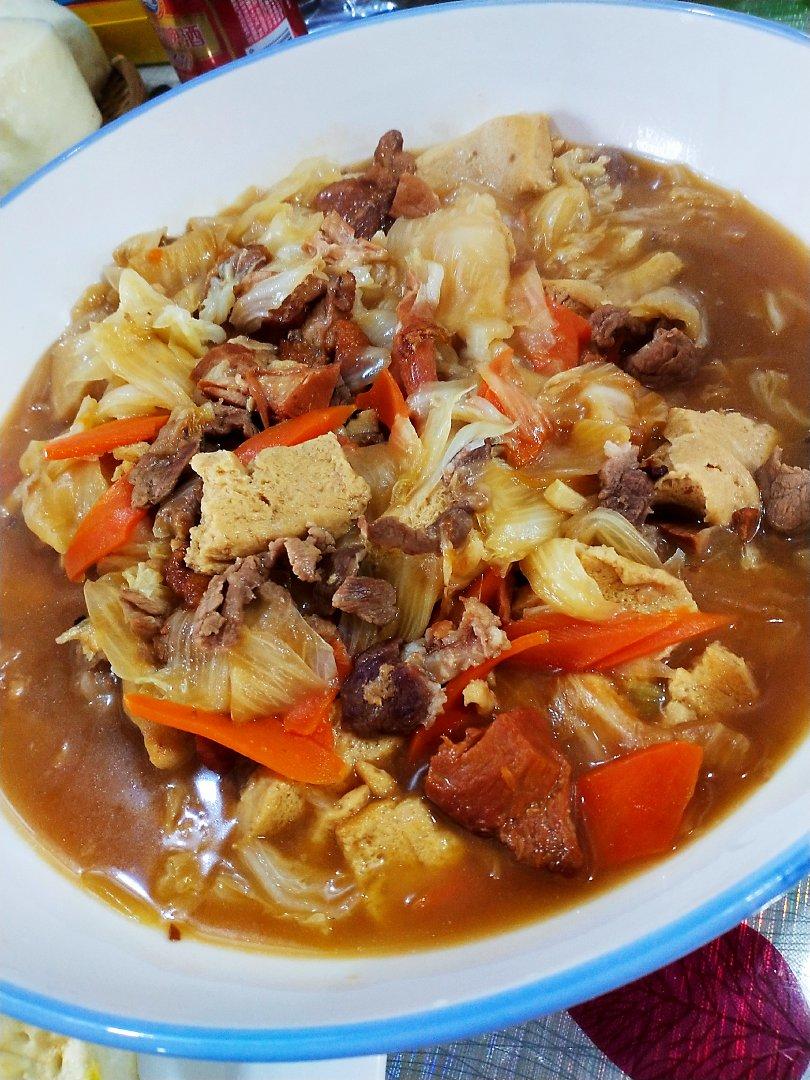 〈炖大白菜〉，这个季节的白菜真好吃。欣小厨 😉