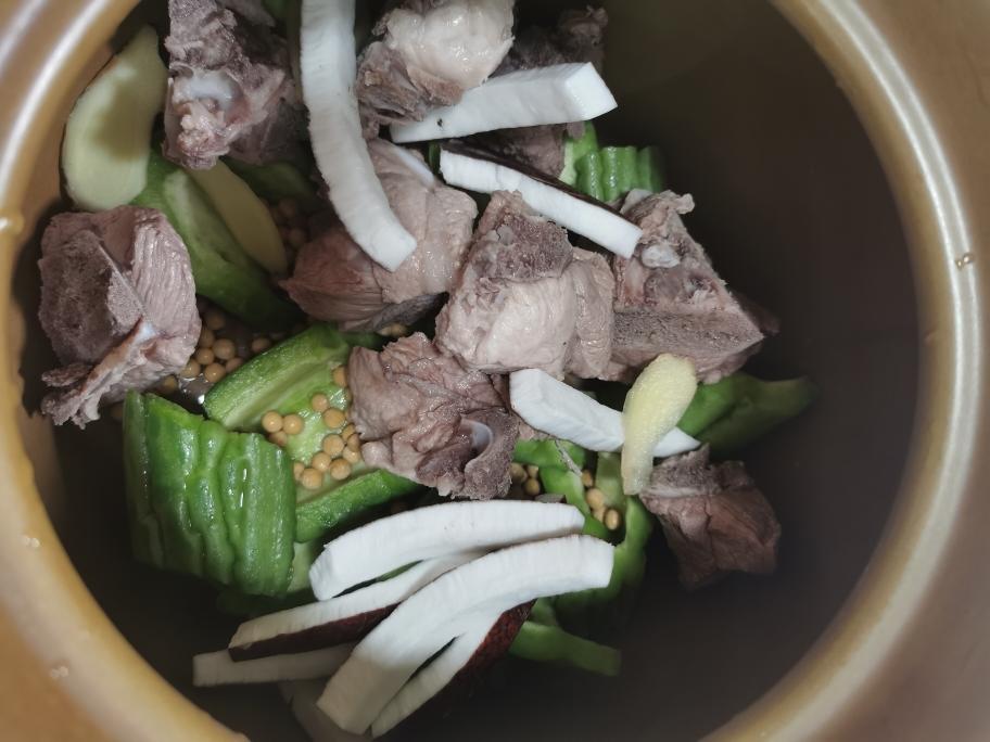 猪骨黄豆苦瓜汤