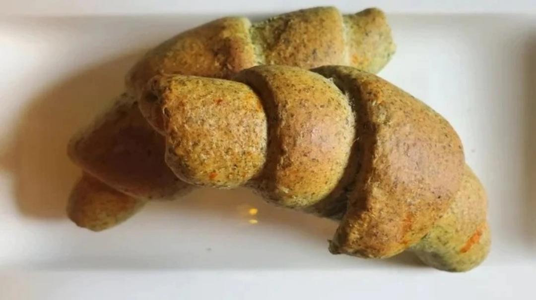 海苔芝士毛毛蟲+可頌