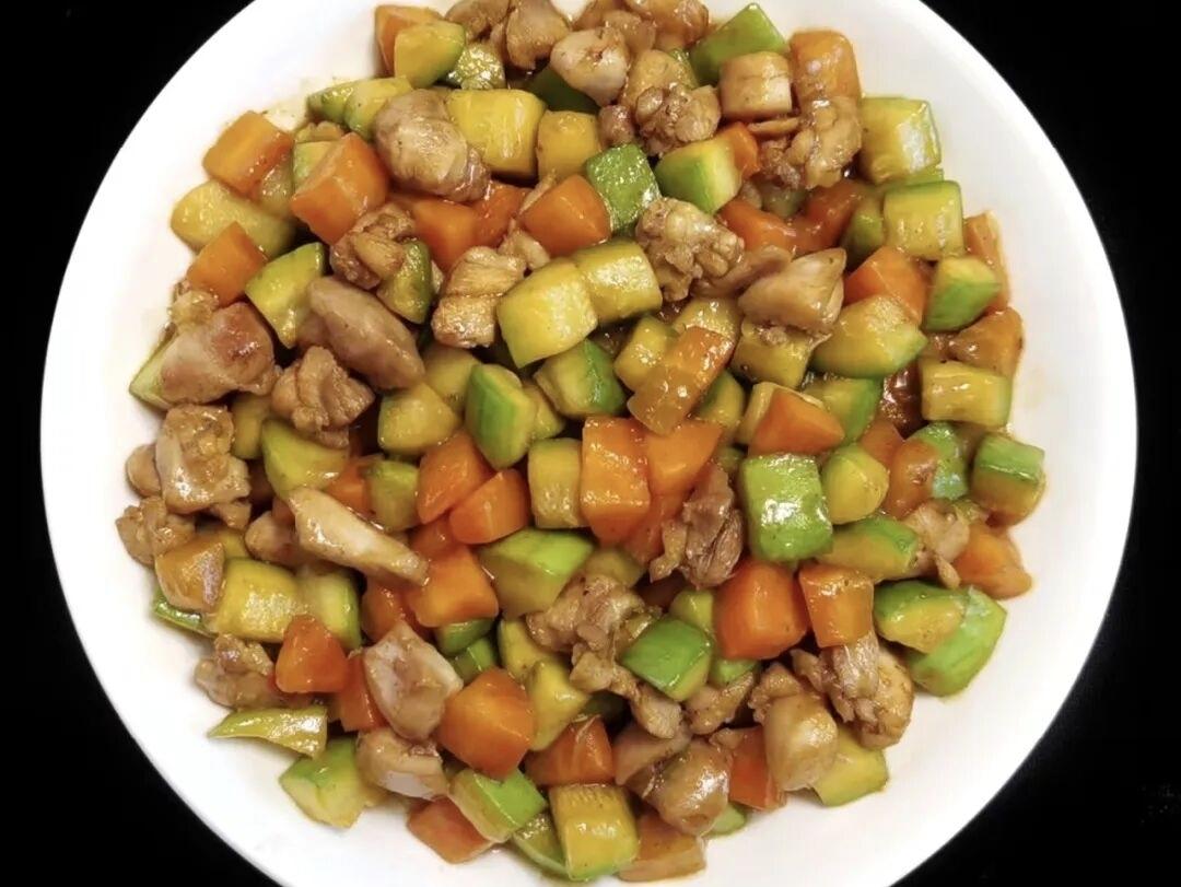 西葫芦炒鸡丁