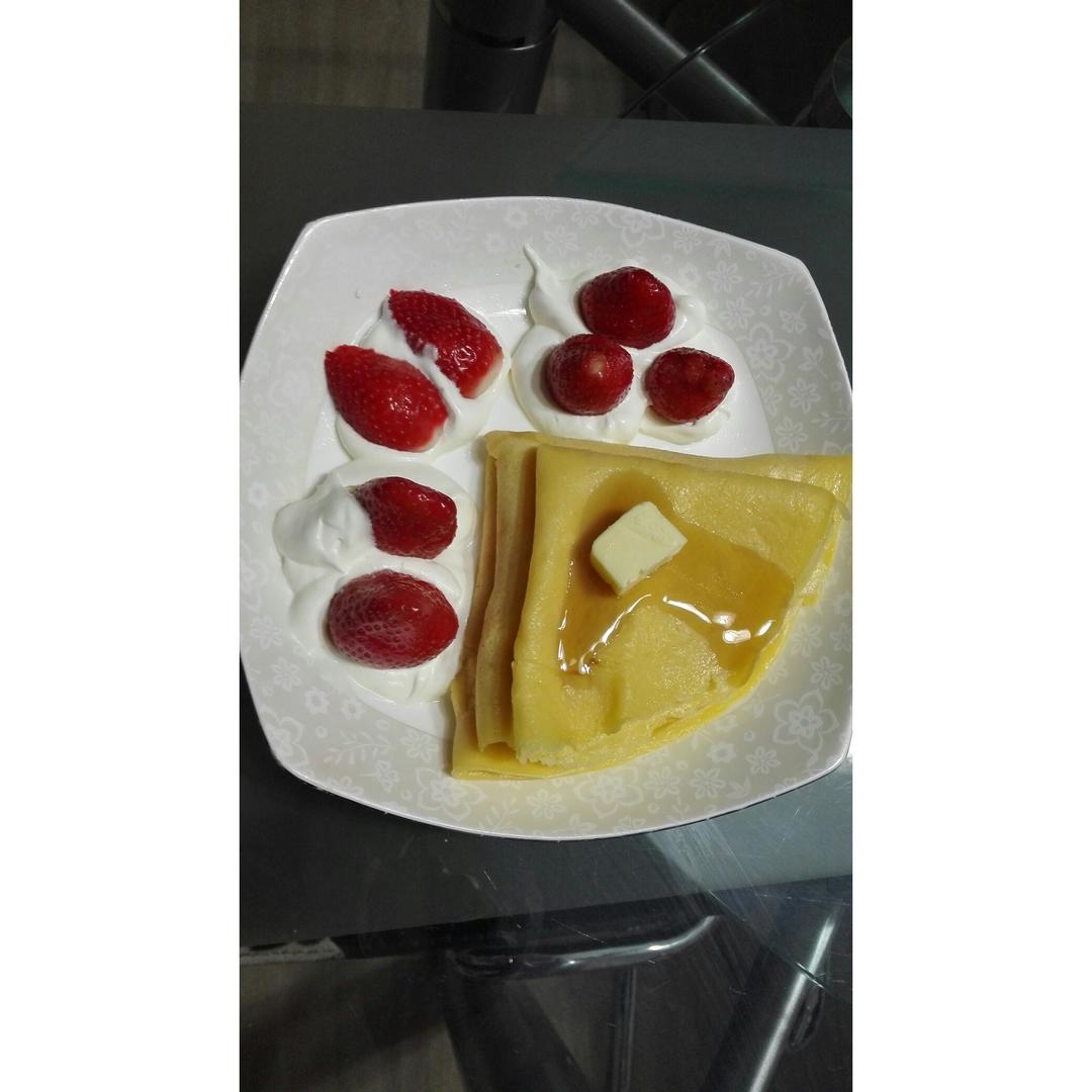 草莓奶油可丽饼