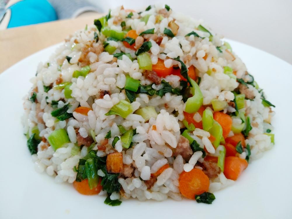 胡萝卜青菜肉沫炒饭