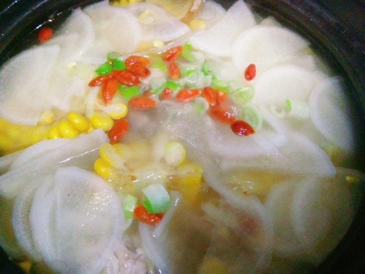 胡萝卜玉米骨头汤
