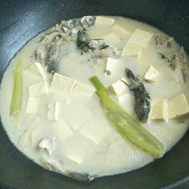 鲫鱼豆腐汤