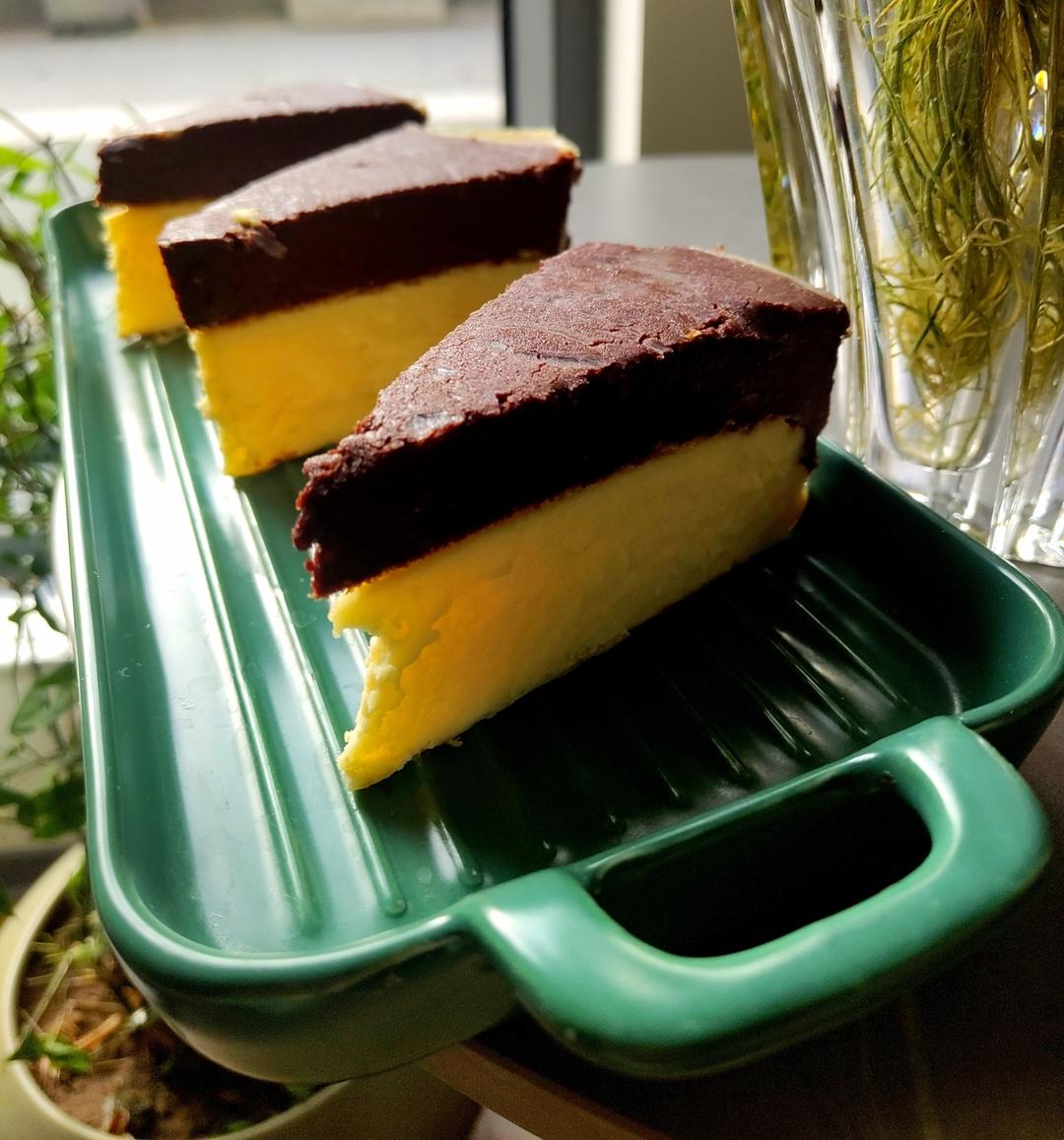 藏不住了 双重口感 全程搅拌搅拌就能成功的巧克力熔岩巴斯克蛋糕！