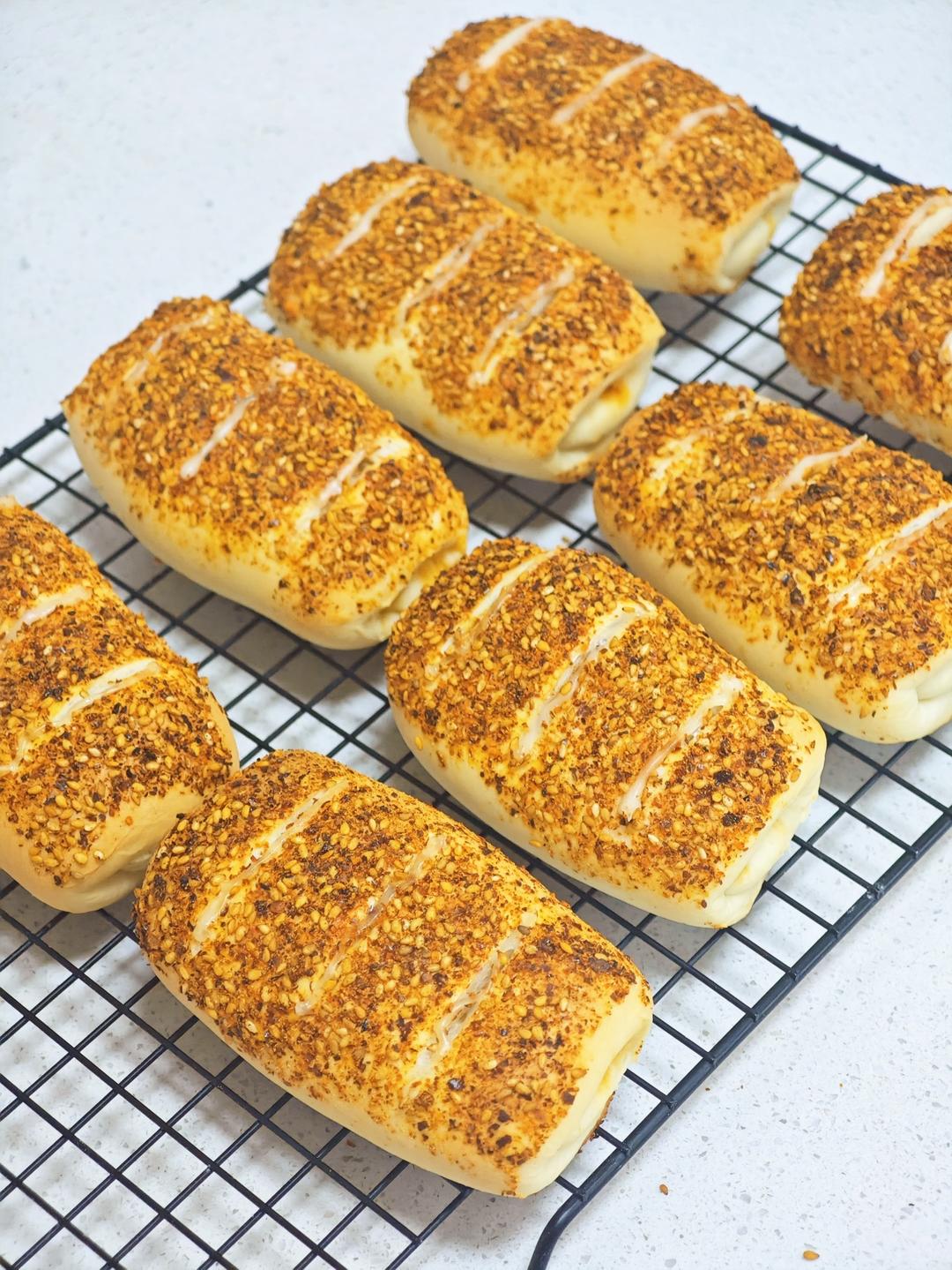 辣肉松脆肠面包