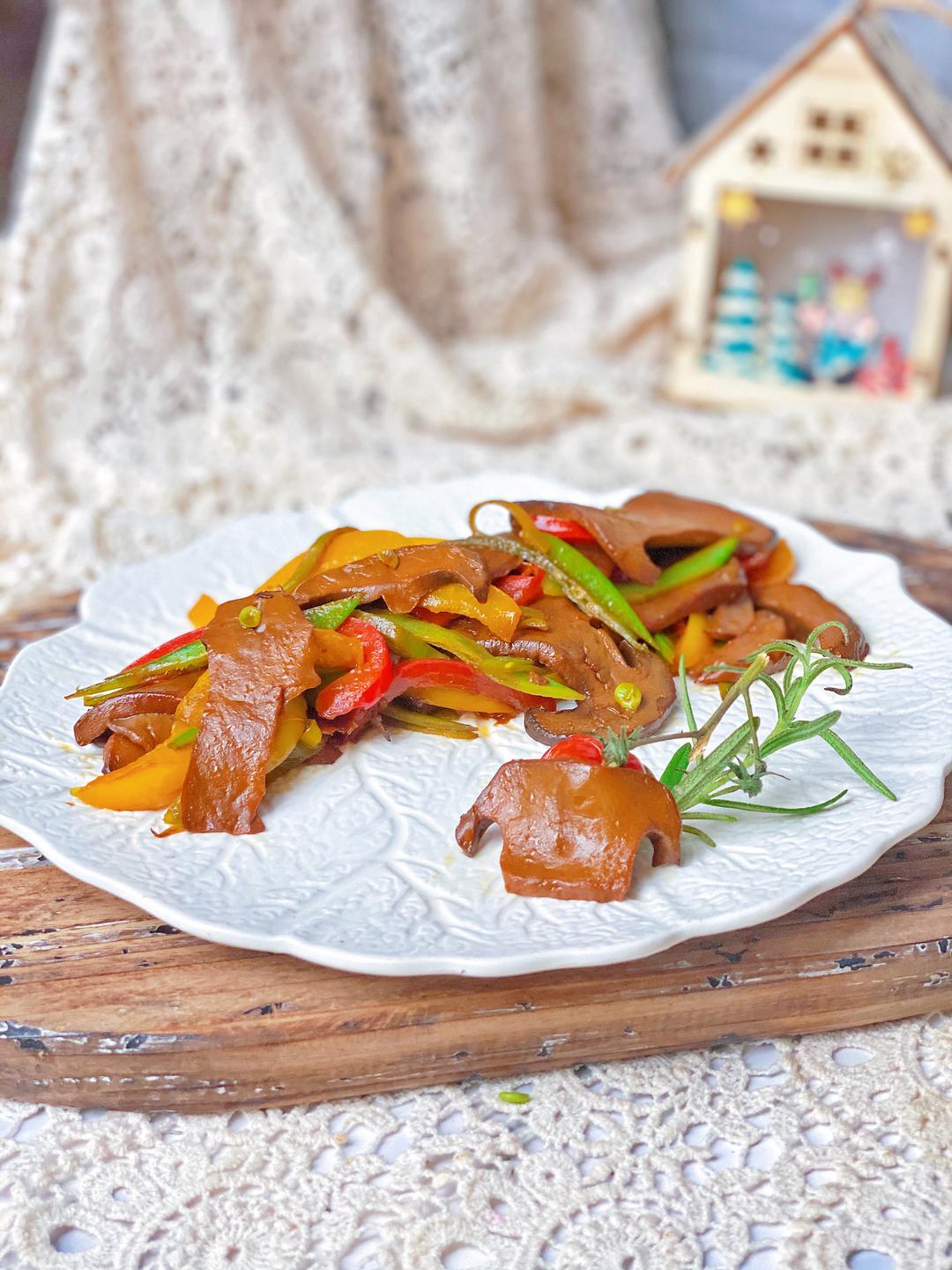 炝拌彩椒牛肝菌👉营养鲜美又下饭的做法