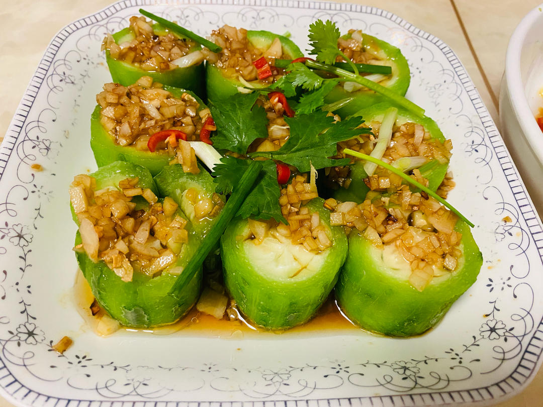 只需要五分钟就可以的美味蒜蓉蒸丝瓜