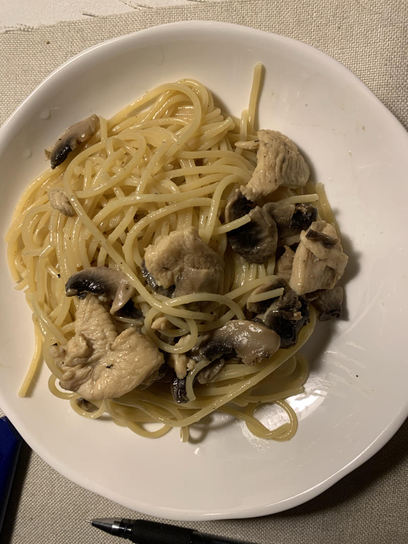 白蘑菇奶油培根意面