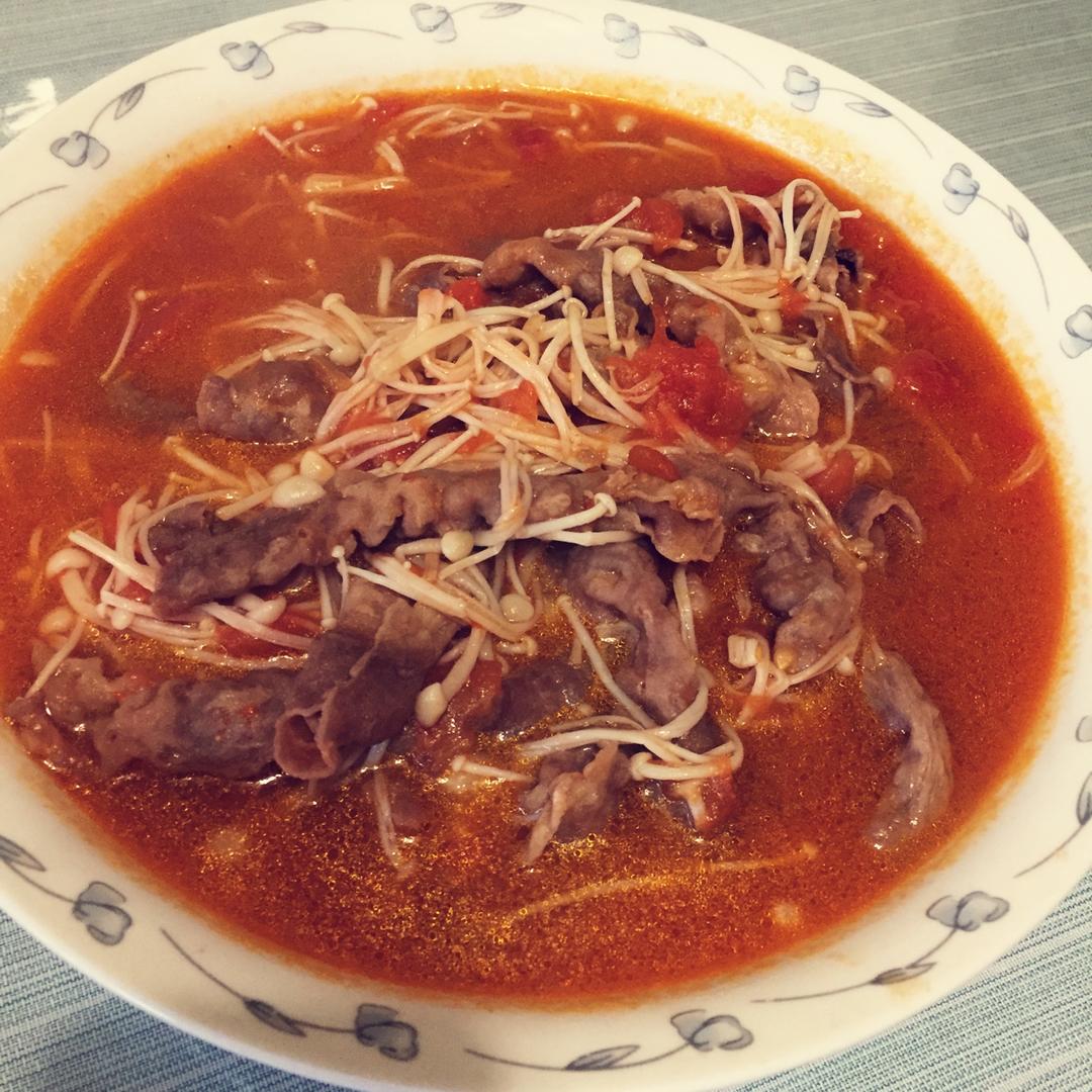 番茄酸汤肥牛锅