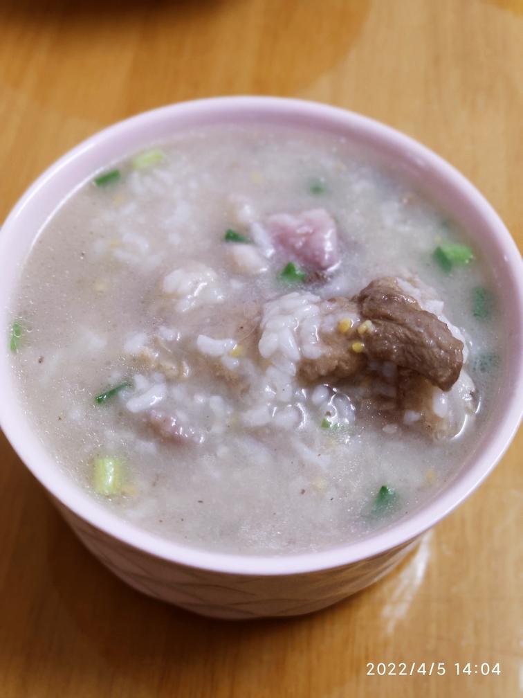 筒骨芋头粥的做法