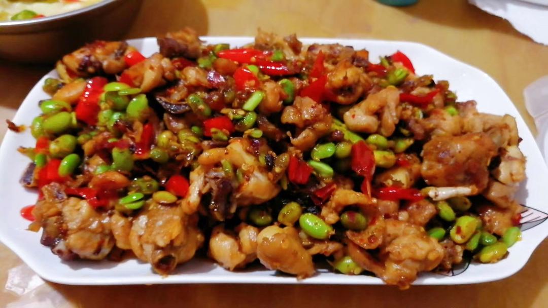 鸡腿肉炒毛豆