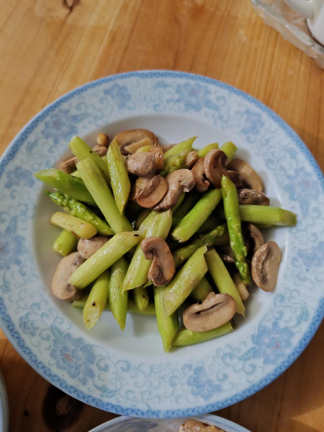 教你做最好吃的芦笋炒蘑菇 新手速get！