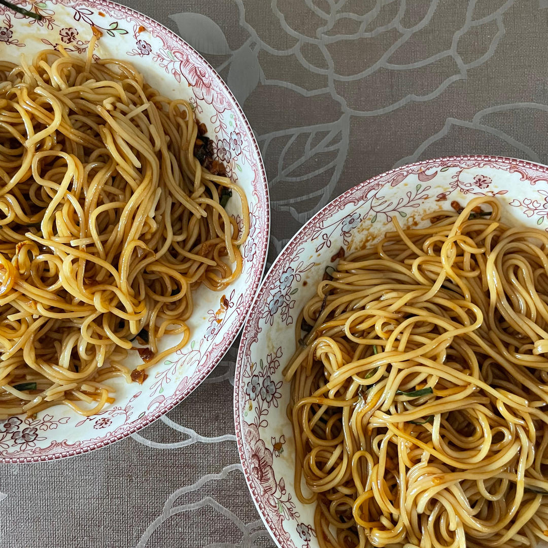 10分钟搞定的一碗葱油拌面