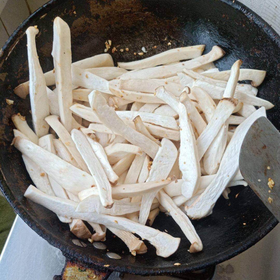 干煸手撕杏鲍菇