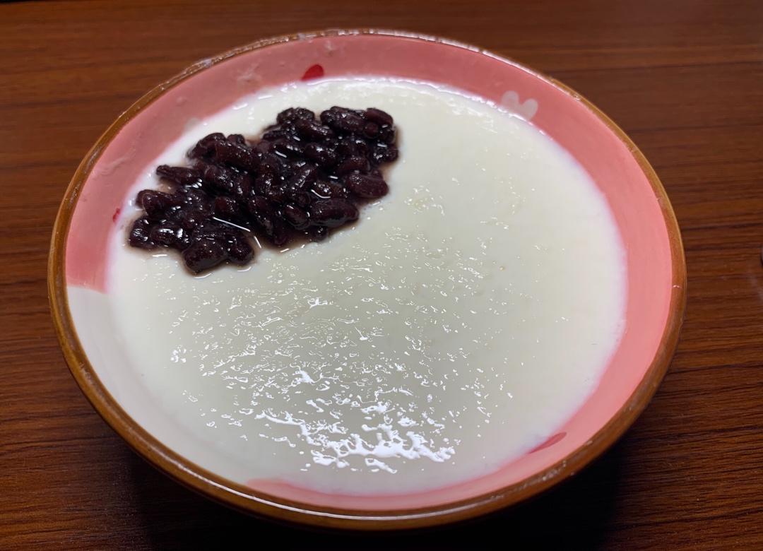 【双皮奶】还有厚奶皮的单皮奶、蜜红豆、蛋黄小饼干、它们都整整齐齐的