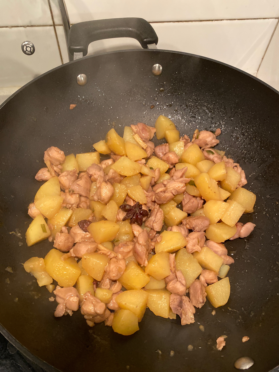 鸡腿肉炖土豆