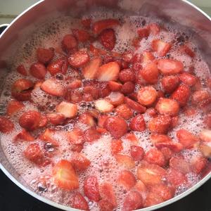 大颗粒果肉草莓果酱的做法 步骤3