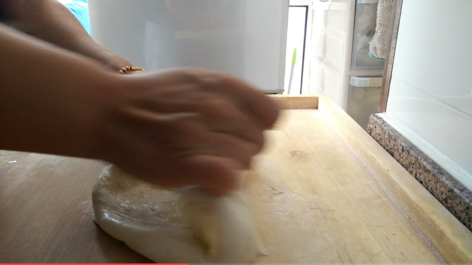 大润发同款玉米粒沙拉小面包（一次发酵，附手揉快速出膜方法）的做法 步骤8