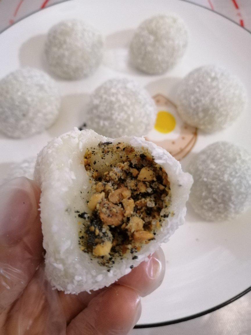 自制糯米糍（花生黑芝麻和豆沙夹心）