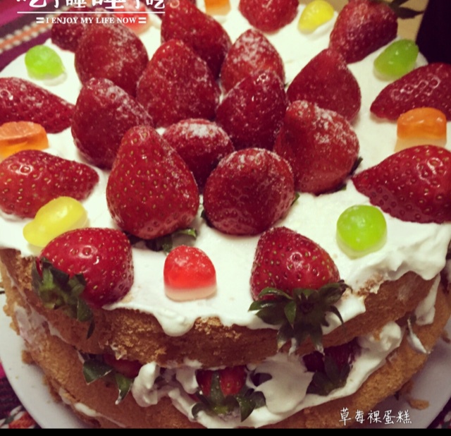 时下流行的鲜奶油戚风裸蛋糕