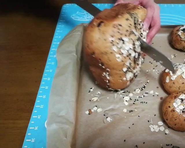 全麦坚果包～烤箱面包机都适用的做法 步骤17