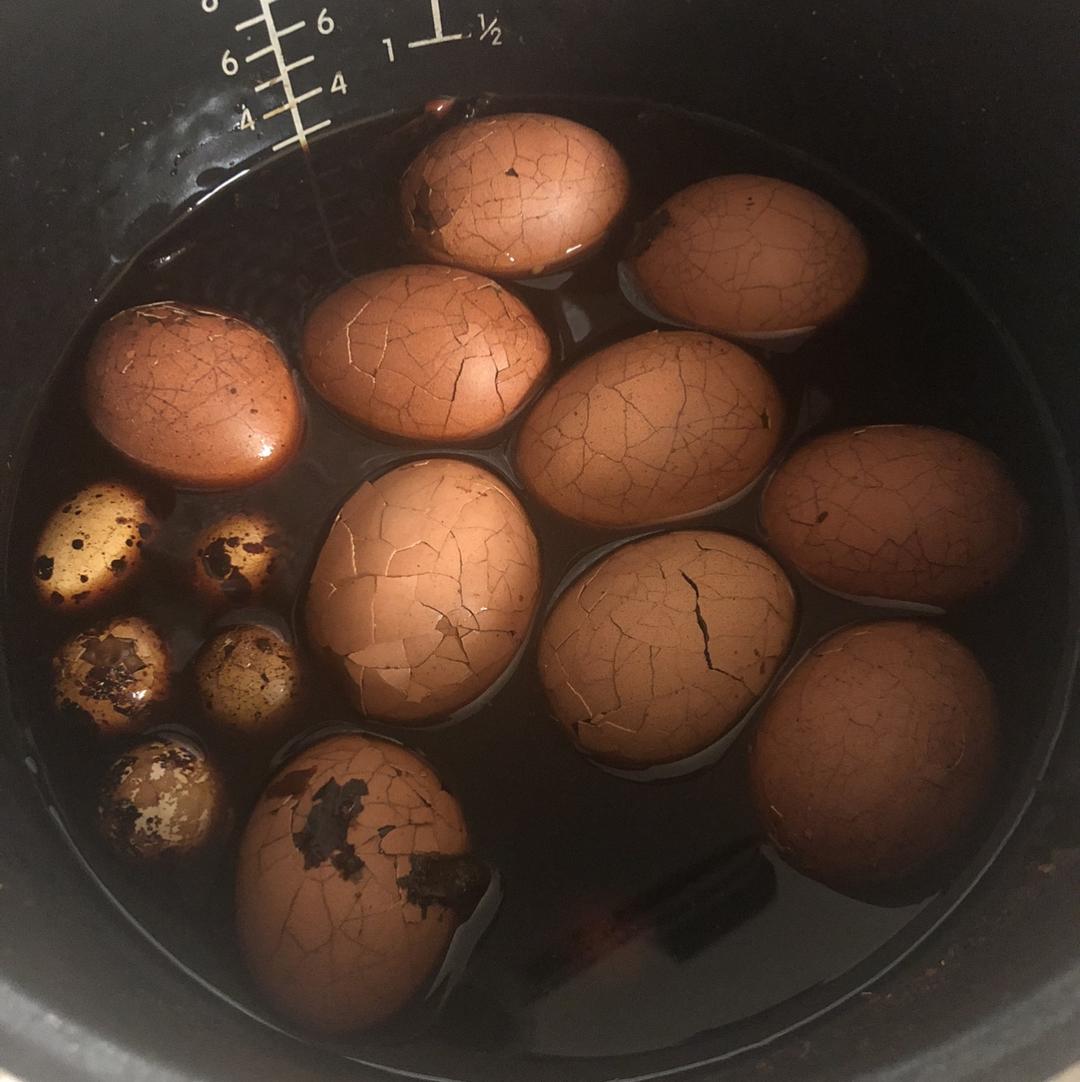 沈xiao纯要发财做的电饭煲煮五香茶叶蛋