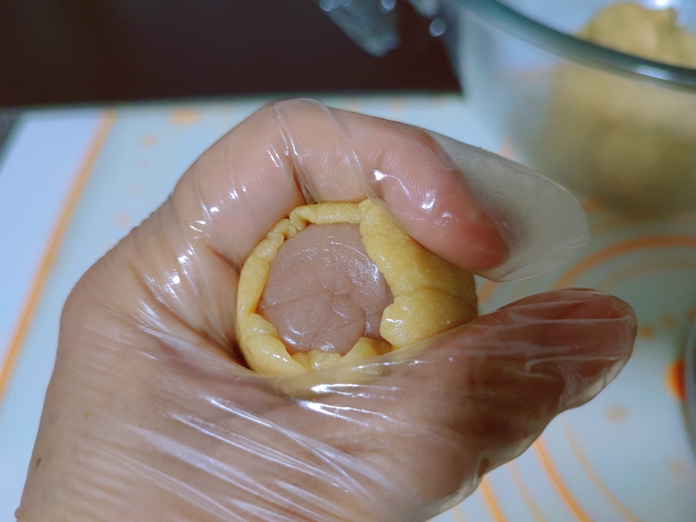 芋泥乳酪蛋黄月饼㊙️不破顶不漏底技巧分享的做法 步骤8
