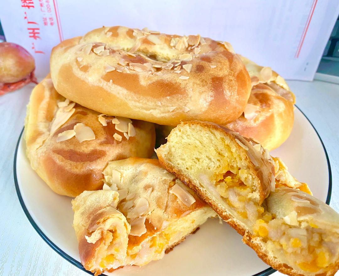 芋泥咸蛋黄软欧包