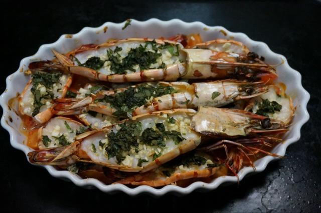 蒜蓉烤虾/蒸鱼豉油烤虾的做法