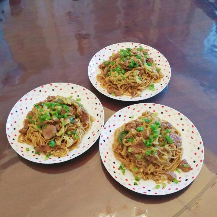 超简单快手菜花烧肉焖面