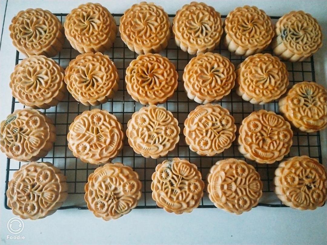 黑芝麻蛋黄月饼