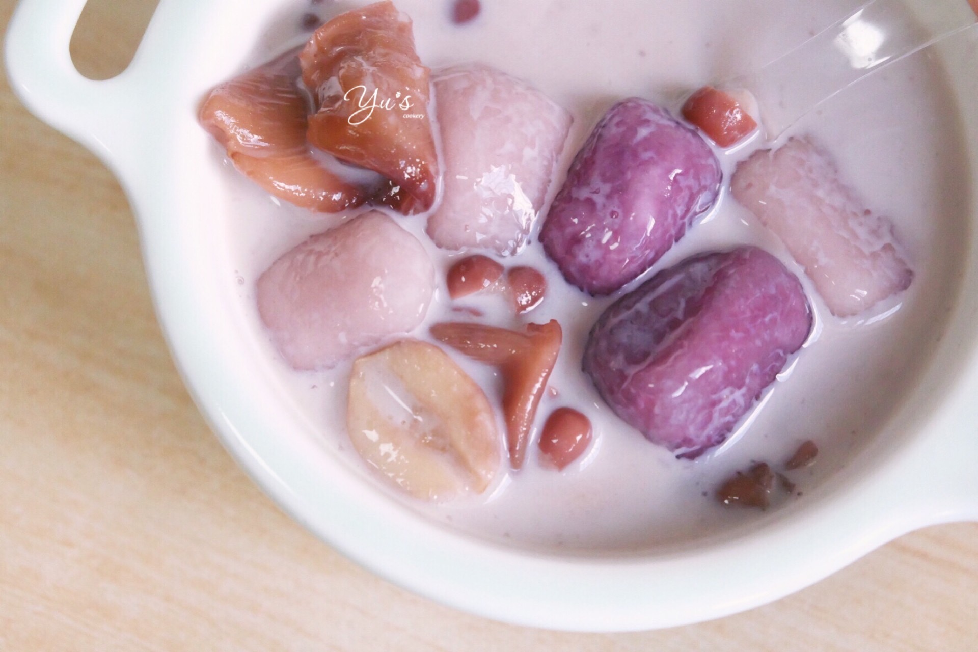 【北鼎即食花胶食谱】红豆莲子炖花胶牛奶芋圆的做法